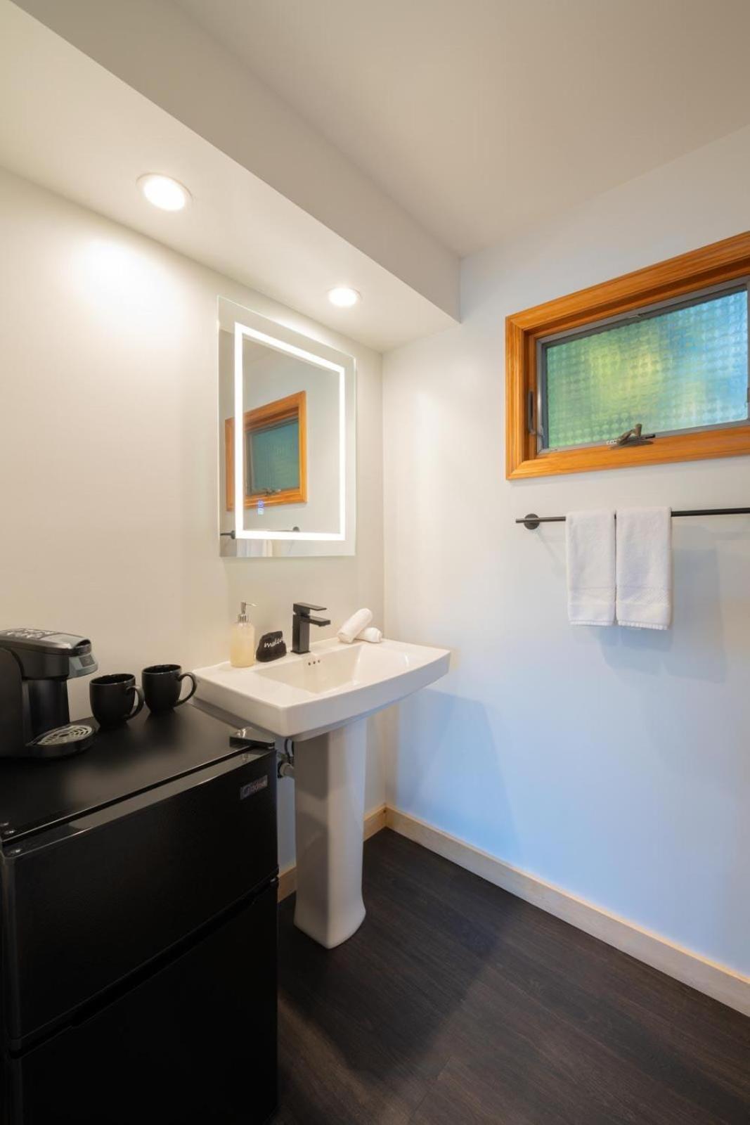 Town House Lodge Лейк Плесид Екстериор снимка