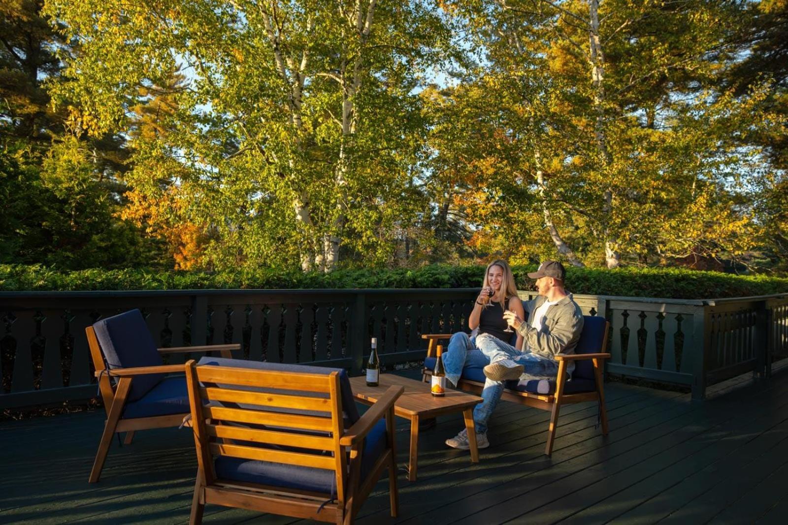 Town House Lodge Лейк Плесид Екстериор снимка